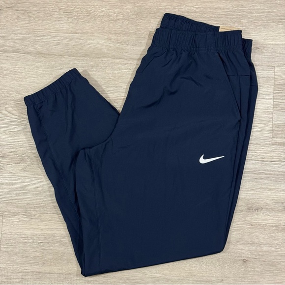 Nike Form Men’s Dri-Fit Tapered Versatile Pants - Picture 10 of 10